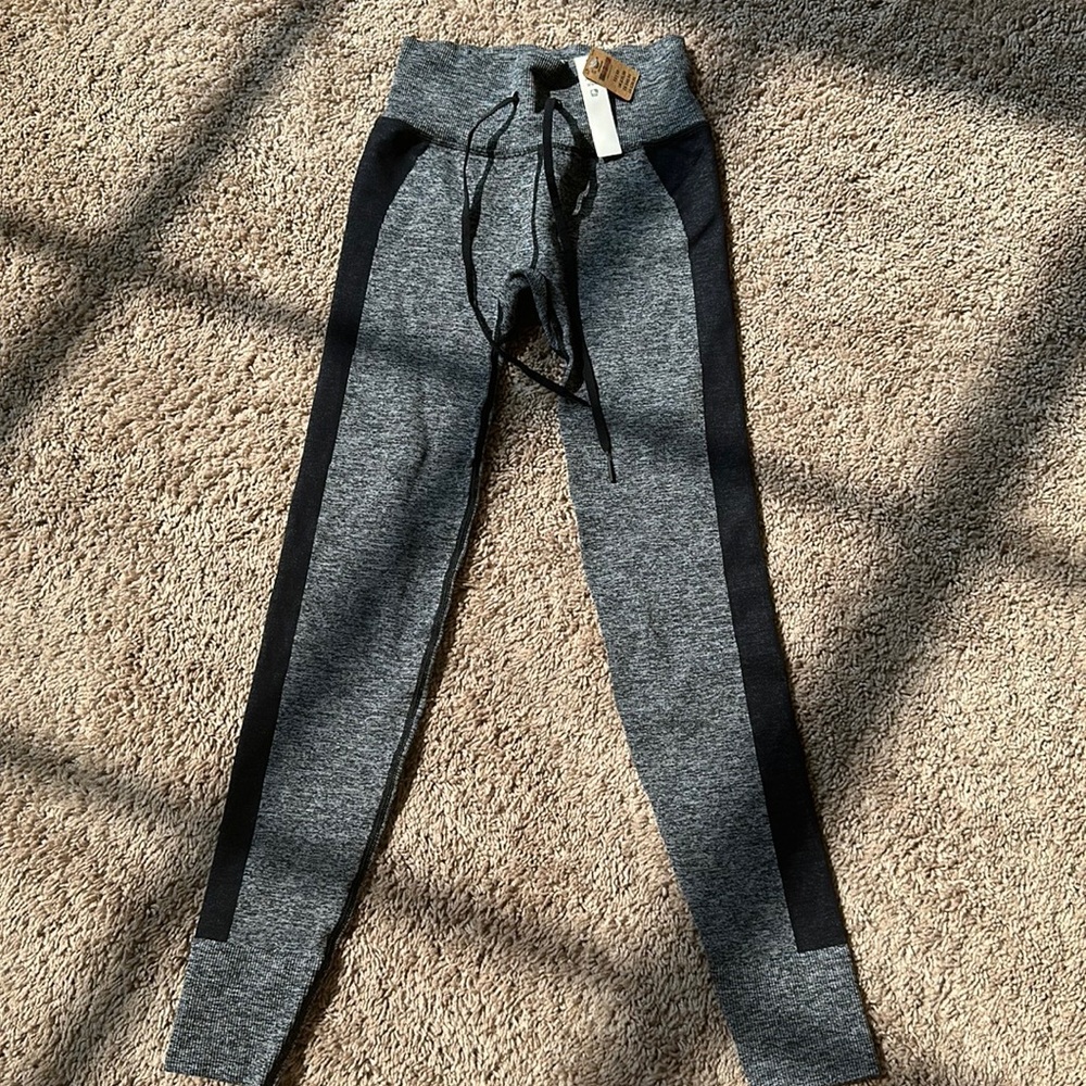 PINK - Victoria's Secret NWT Victoria’s Secret PINK Black/Gray XS Leggings